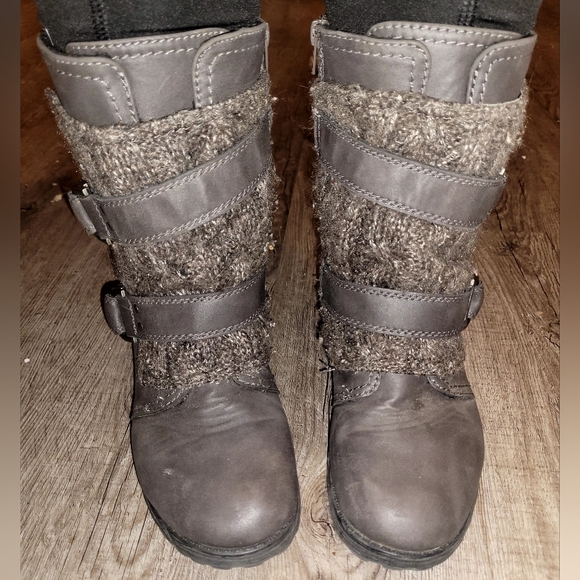 Adorable Ankle Boots - Picture 2 of 3